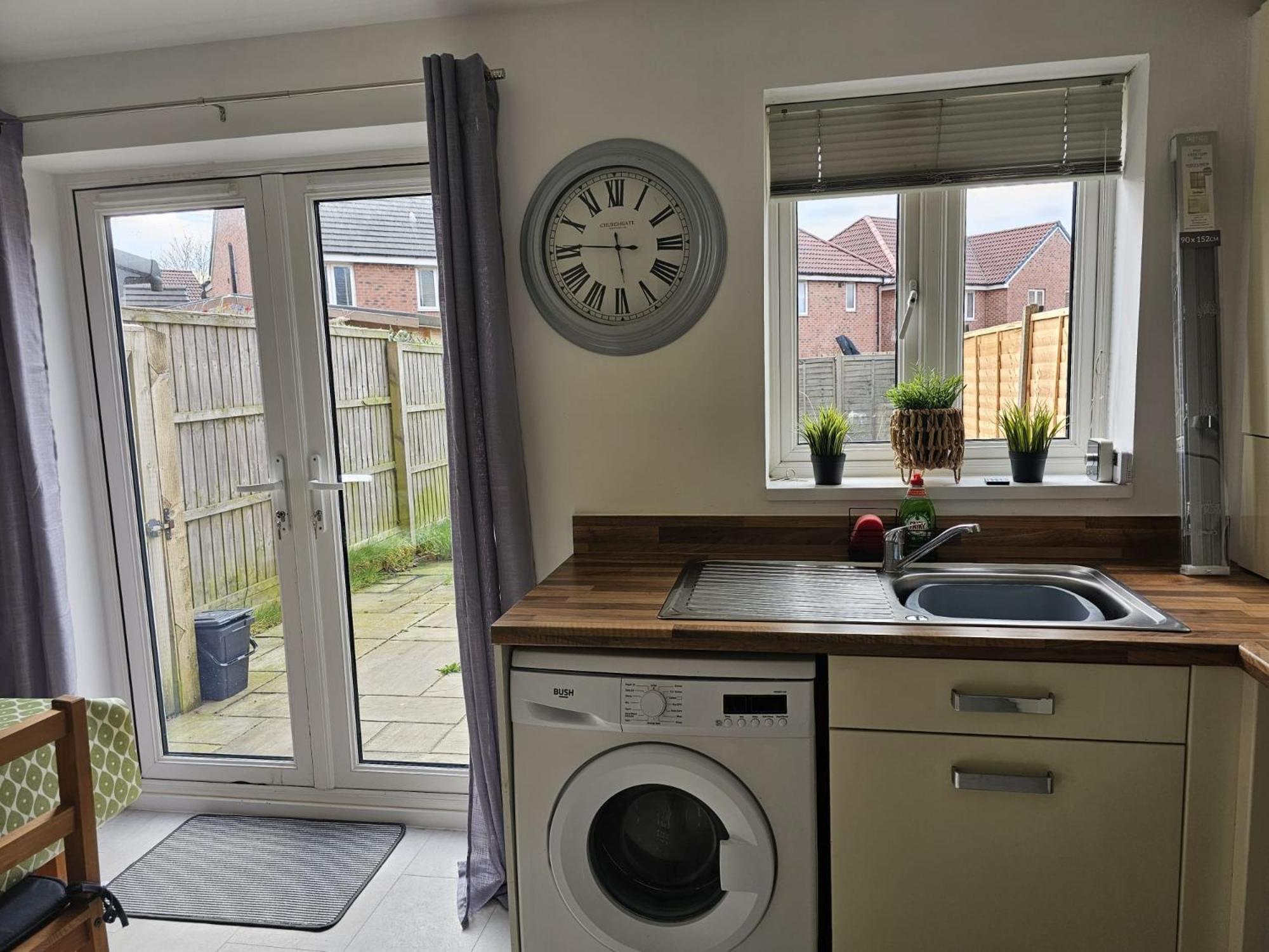 Homington House Long Sleeps 8 Free Parking Holiday home