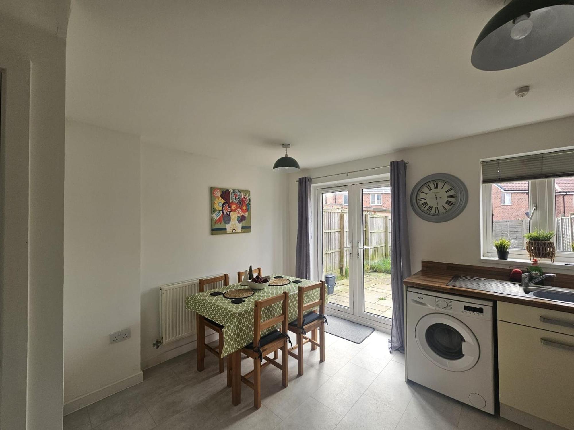 Holiday home Homington House Long Sleeps 8 Free Parking Swindon