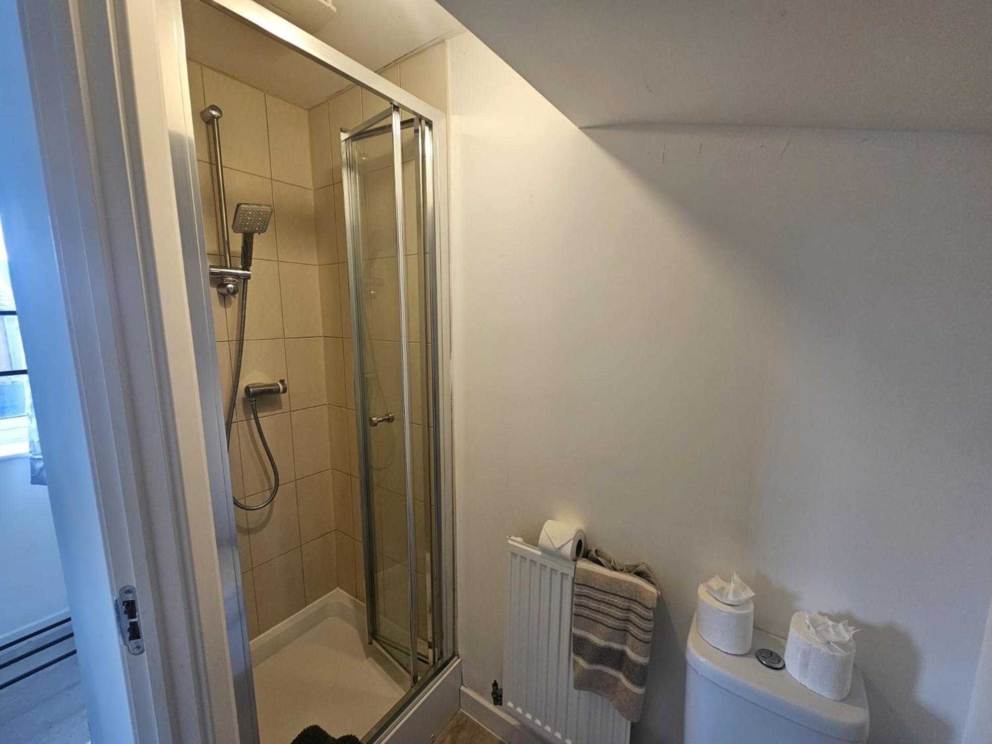 Homington House Long Sleeps 8 Free Parking *