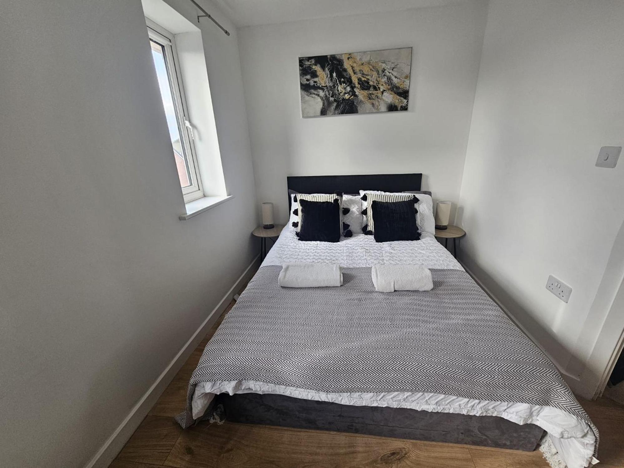 Holiday home Homington House Long Sleeps 8 Free Parking