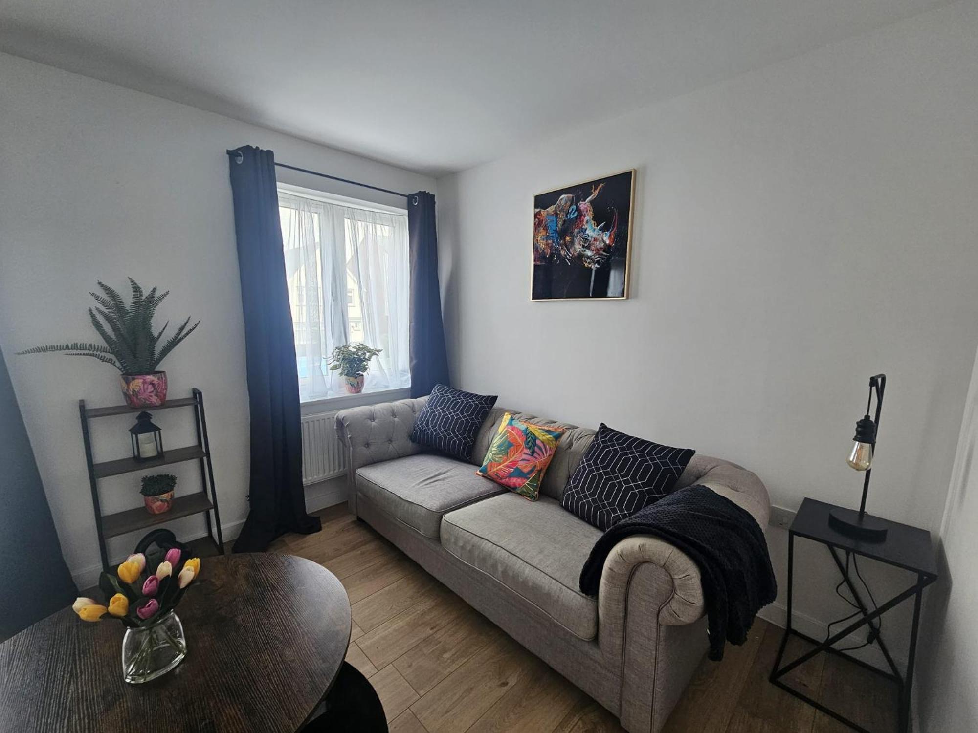 Holiday home Homington House Long Sleeps 8 Free Parking *