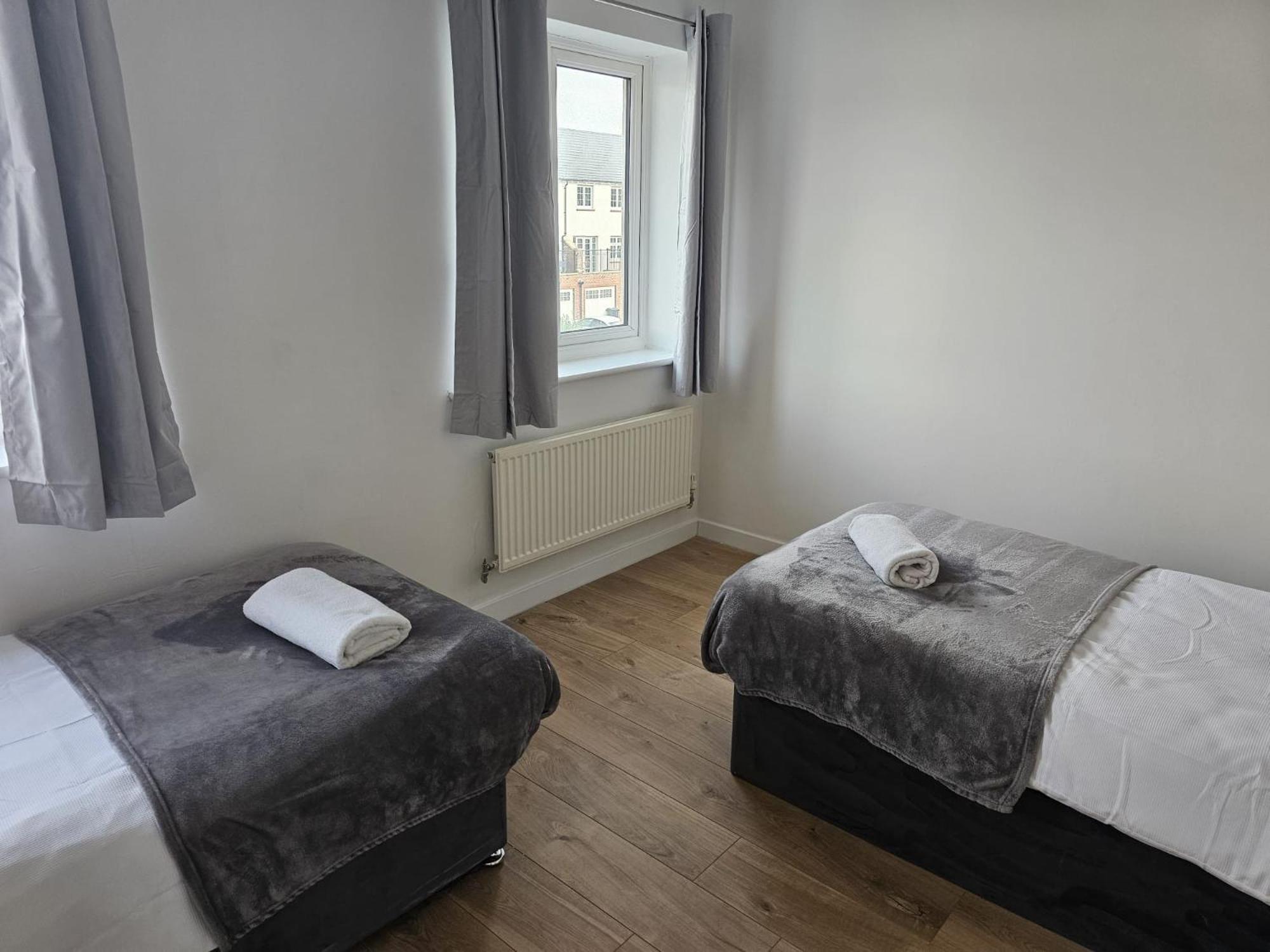 Homington House Long Sleeps 8 Free Parking *