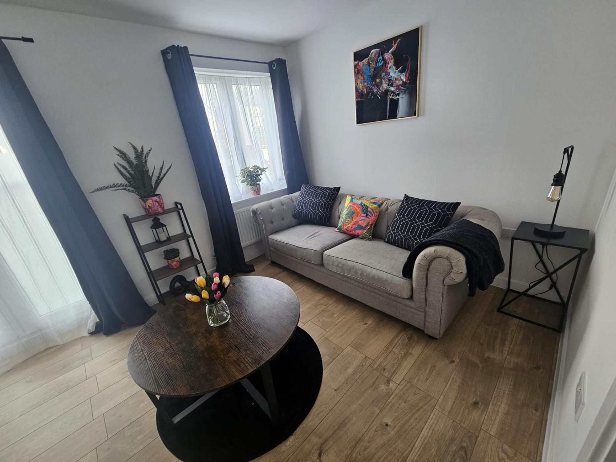 Homington House Long Sleeps 8 Free Parking *
